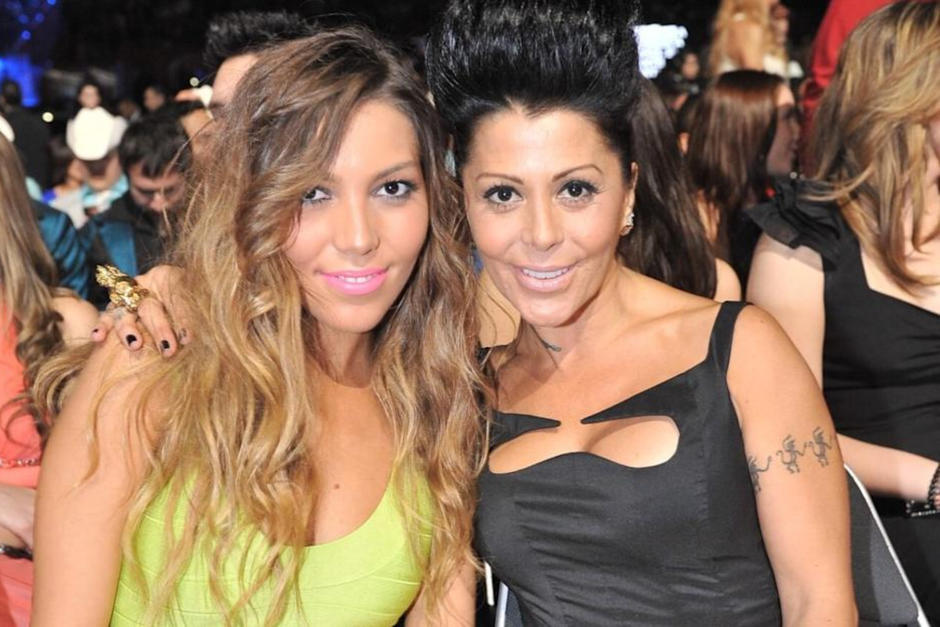 Así se separaron Frida Sofía y Alejandra Guzmán. (Foto: AFP)