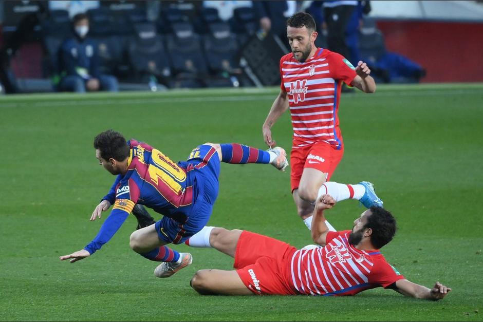 El Barcelona tropezó con sus errores y casi se despide del título de LaLiga. (Foto: AFP)