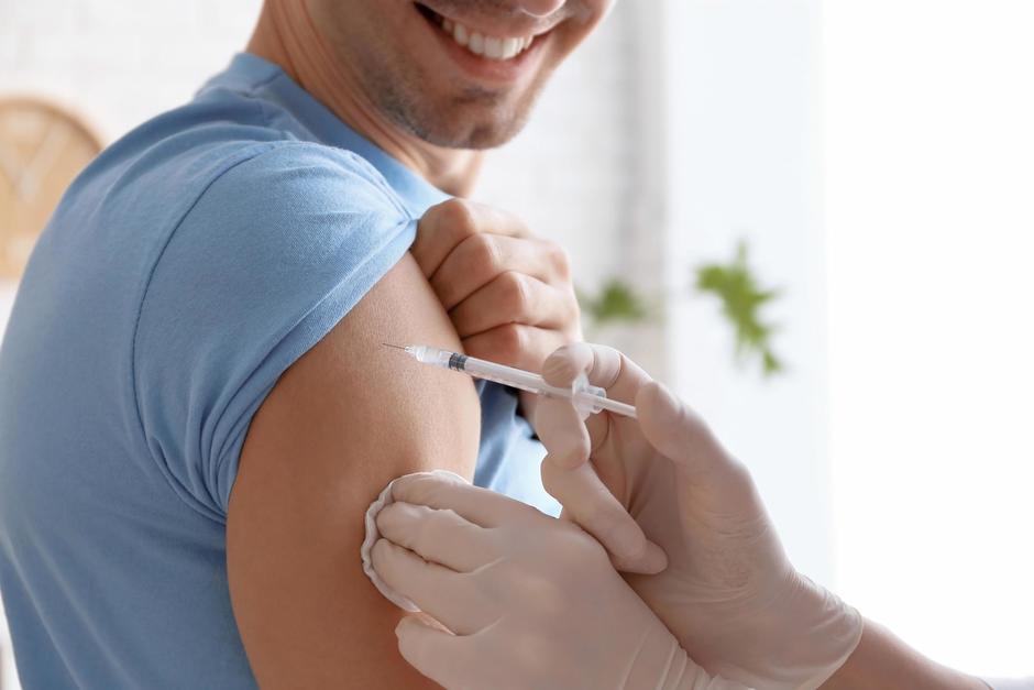 Costa Rica anunció que iniciará a vacunar a personas mayores de 18 años. (Foto: Ilustrativa/Shutterstock)