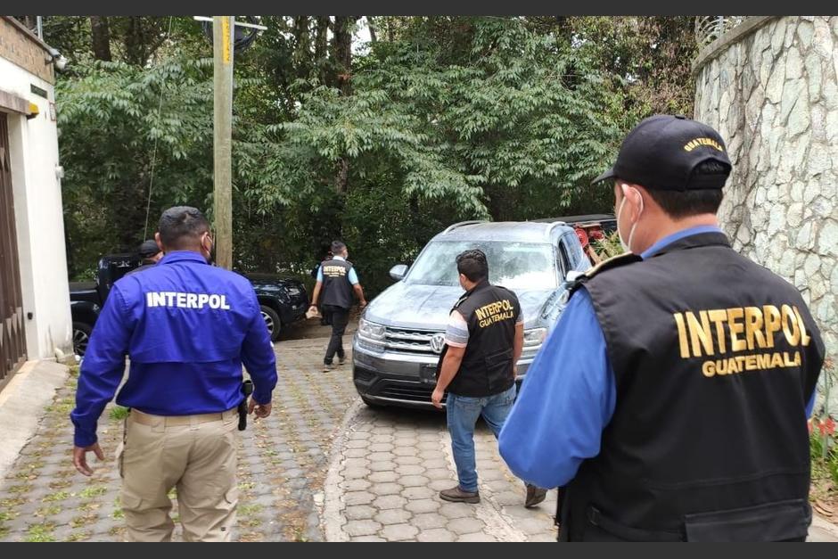 La Polic&iacute;a Nacional Civil (PNC) captur&oacute; a dos personas con un veh&iacute;culo robado. (Foto: Mingob)&nbsp;