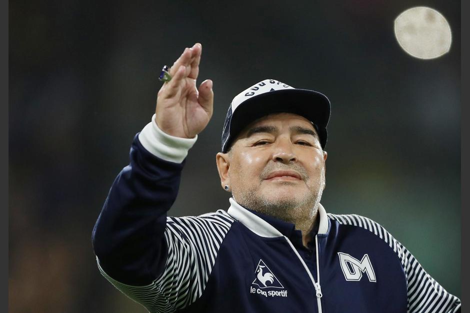 El informe explica que Diego Maradona no recibió asistencia doce horas antes de su muerte. (Foto: AFP)