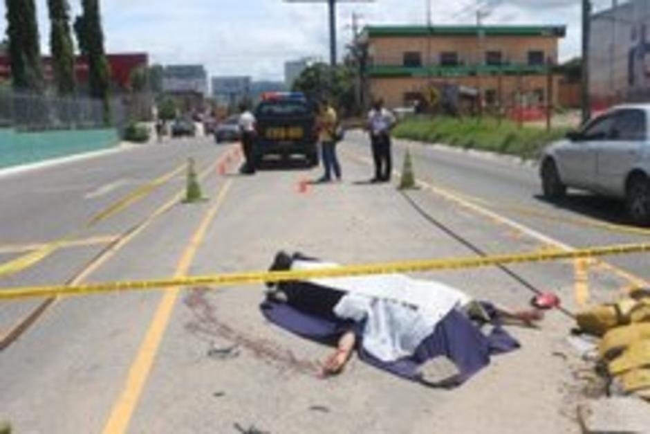 Bomberos y policías se unieron para lanzar una campaña que busca prevenir accidentes de tránsito. (Foto: PNC)