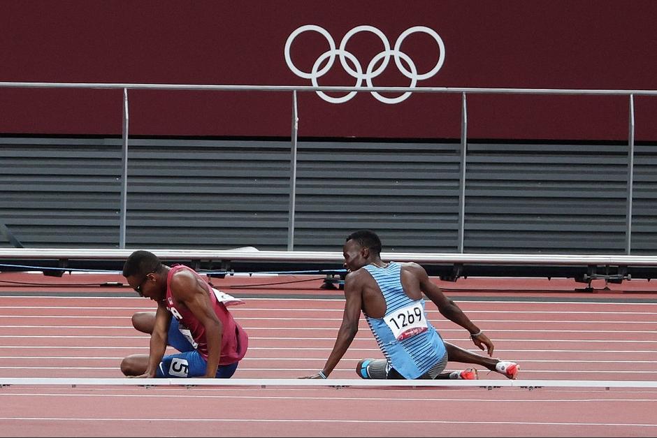 Juegos Olímpicos Tropezó y llegó a la meta un minuto después