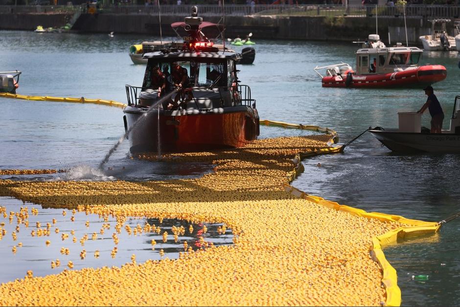 El evento ha generado una gran atracci&oacute;n por parte de las personas que estaban cerca de la cuenca del r&iacute;o. (Foto: AFP)