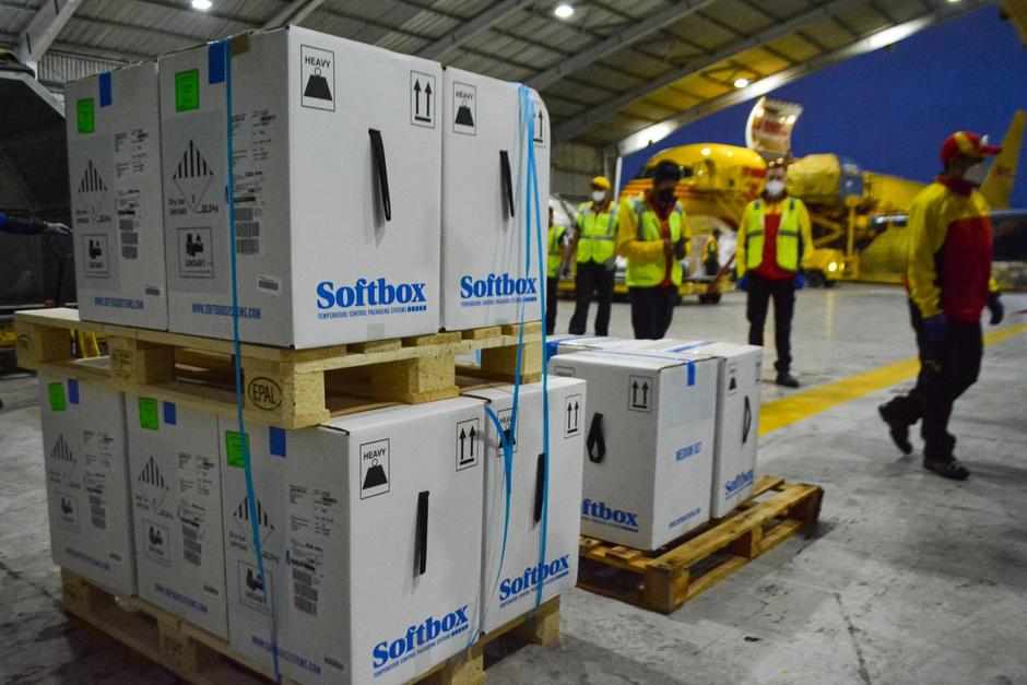 Las vacunas llegaron en horas de la madrugada este jueves. (Foto: MSPAS)