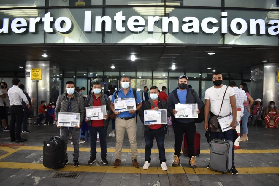 Un grupo de guatemaltecos viajó hacia Canadá para trabajar en la agricultura. (Foto: Mintrab)