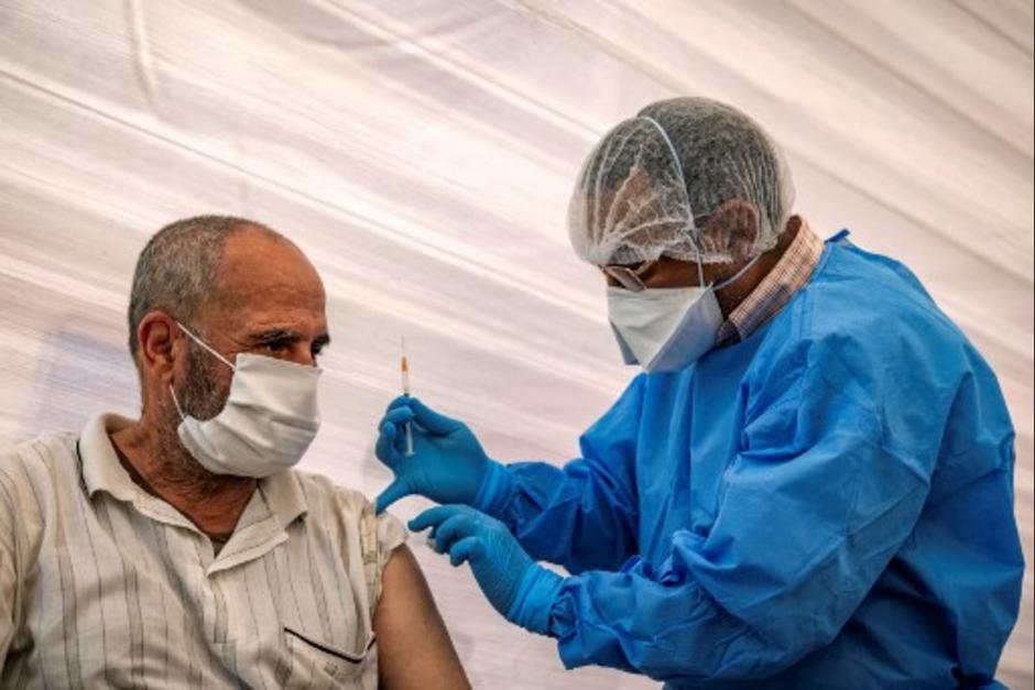 Vacunarse contra el Covid-19 es la mejor opción para adquirir más inmunidad, incluso para los recuperados de la infección. (Foto: archivo/Soy502)