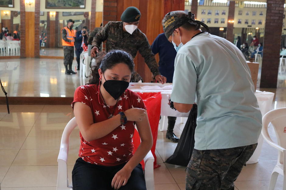 Se design&oacute; al Centro de Vacunaci&oacute;n ubicado en la Brigada Militar Mariscal Zavala. (Fotograf&iacute;a cortes&iacute;a: Benem&eacute;rito Comit&eacute; Pro Ciegos y Sordos de Guatemala)
