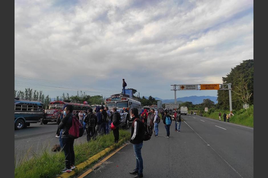 En carretera a El Salvador, son pilotos los que mantienen bloqueada la ruta. (Foto: Provial)&nbsp;