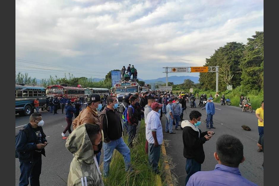Varios pilotos han bloqueado la ruta a El Salvador. (Foto: PMT Fraijanes)&nbsp;