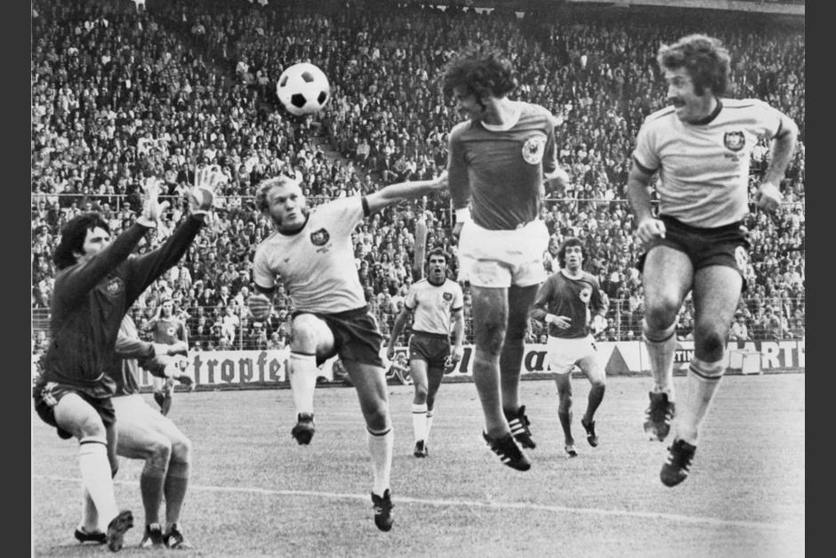 Gerd M&uuml;ller se convirti&oacute; en toda una leyenda en Alemania, que llora su partida. (Foto: AFP)