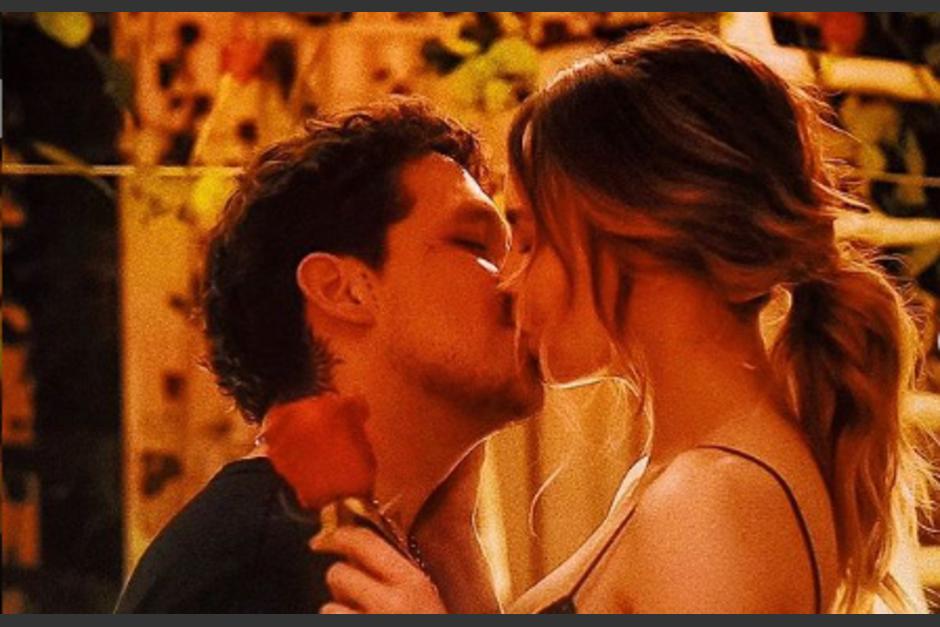 Belinda esta de manteles largos este domingo 15 y lo celebr&oacute; junto a su amado Christian. (Foto: Instagram)