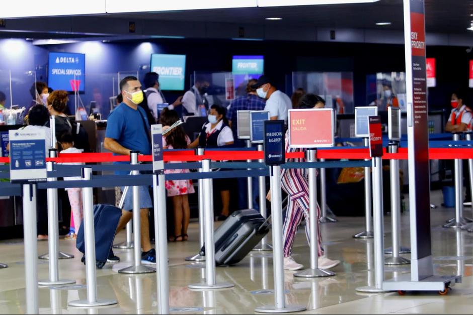 Este es el proceso que deben realizar los pasajeros que necesiten tramitar un salvoconducto para trasladarse en horario de toque de queda. (Foto: @guatemala_dgac)