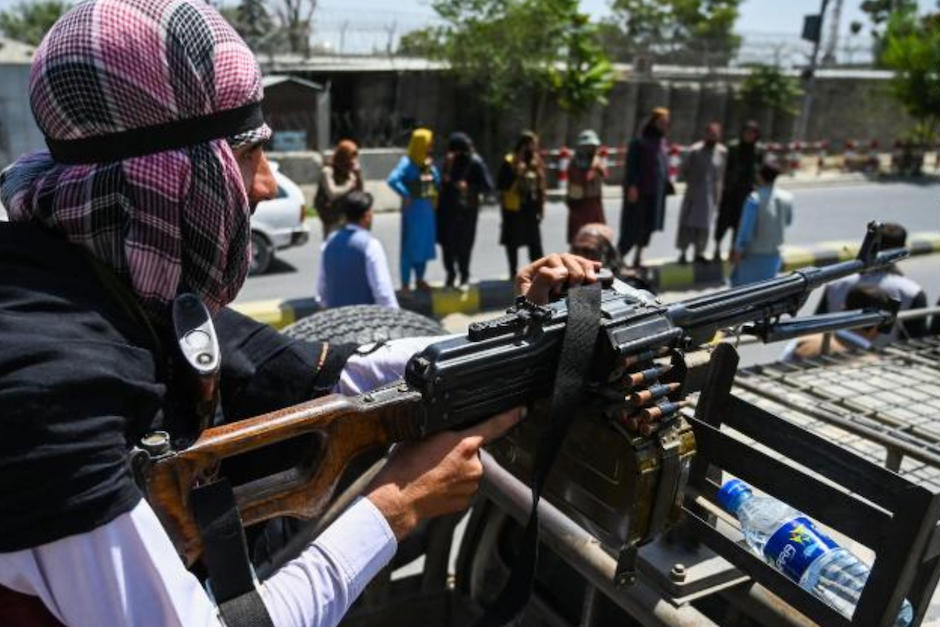 Los talibanes atacaron a tiros a la mujer en la calle. (Foto: AFP)&nbsp;