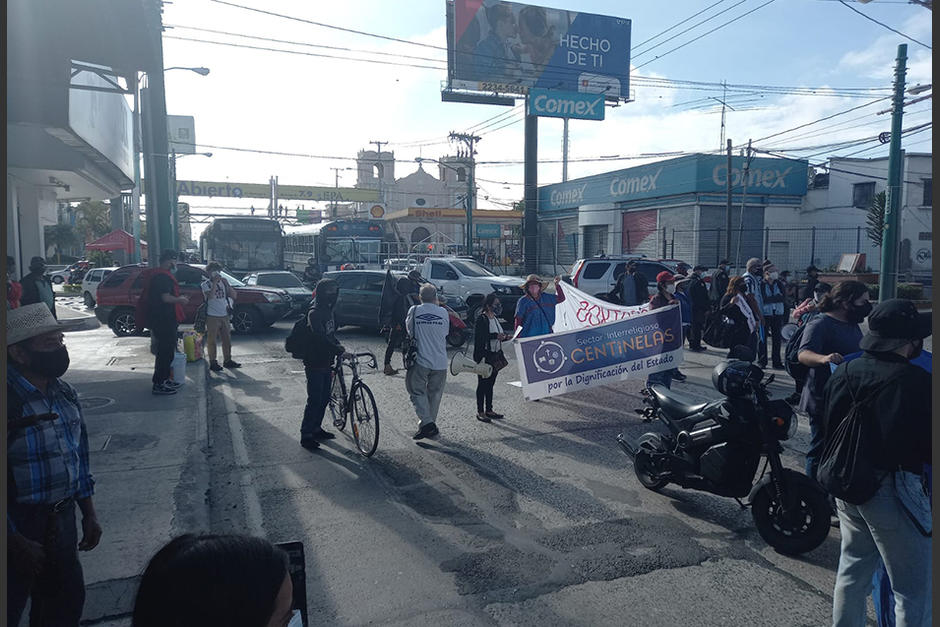 Bloqueos en carreteras paralizan el tránsito en la Calle Martí