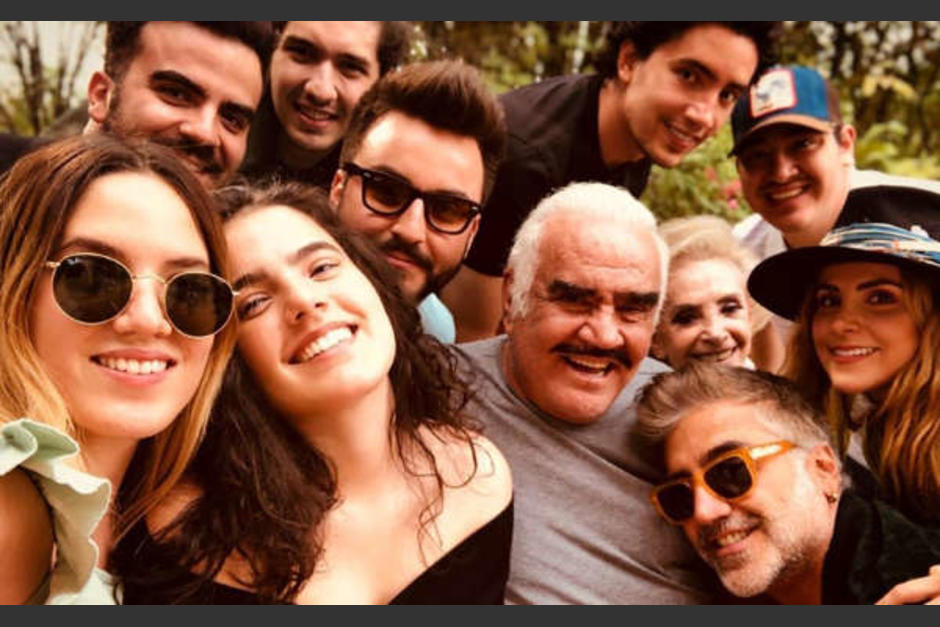 La familia Fern&aacute;ndez recientemente ha estado en la mira de la prensa y de fan&aacute;ticos en el mundo por la enfermedad del patriarca, Vicente Fern&aacute;ndez. (Foto: Mns entretenimiento)