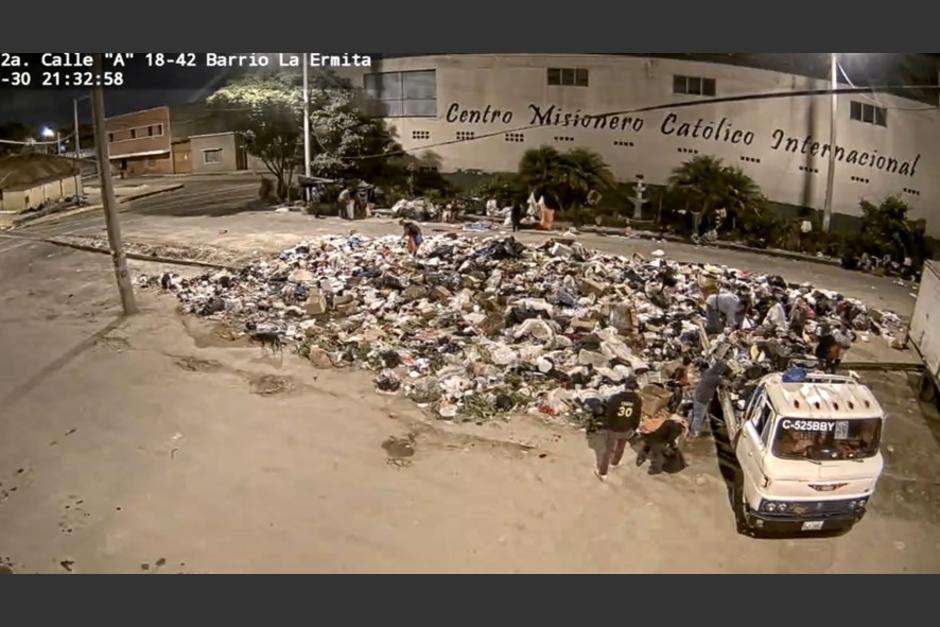 La bocina inteligente ha llegado a la zona 6 donde ha captado a automovilistas dejando la basura en la v&iacute;a p&uacute;blica. (Foto: Municipalidad de Guatemala)