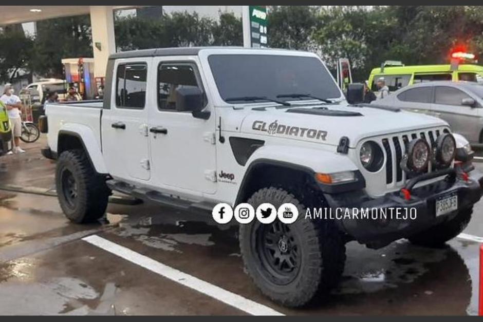 Una c&aacute;mara de seguridad capt&oacute; el momento en el que un hombre es atacado a balazos en una gasolinera en la zona 10. (Foto: Am&iacute;lcar Montejo)