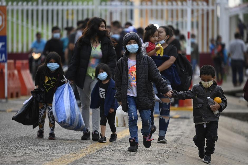 Decenas de migrantes de Guatemala, El Salvador y Honduras están llegando al país expulsados de México y EE.UU. (Foto: AFP)