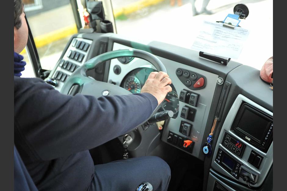 El conductor se contagió de Covid y ahora solicita a los pasajeros que utilicen bien la mascarilla. (Foto: Autocar)