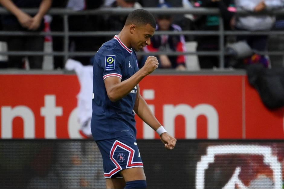 El franc&eacute;s marc&oacute; el gol y lo celebr&oacute; con muchos abrazos de sus compa&ntilde;eros. (Foto: AFP)
