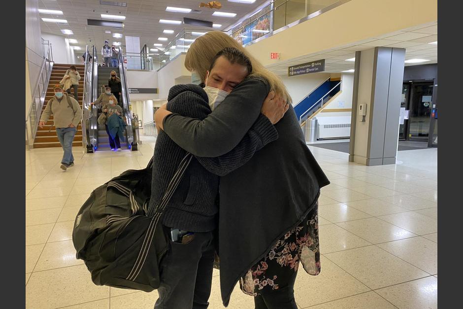 Otto Morales es un migrante guatemalteco que logró reencontrarse con su esposa después de cuatro años. (Foto: News Center Maine)