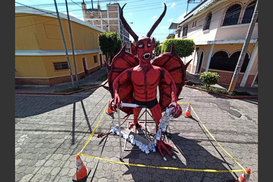 Guatemaltecos utilizaron la tradicional Quema del Diablo para rechazar la corrupci&oacute;n del gobierno. (Foto: Wilder L&oacute;pez/Soy502)
