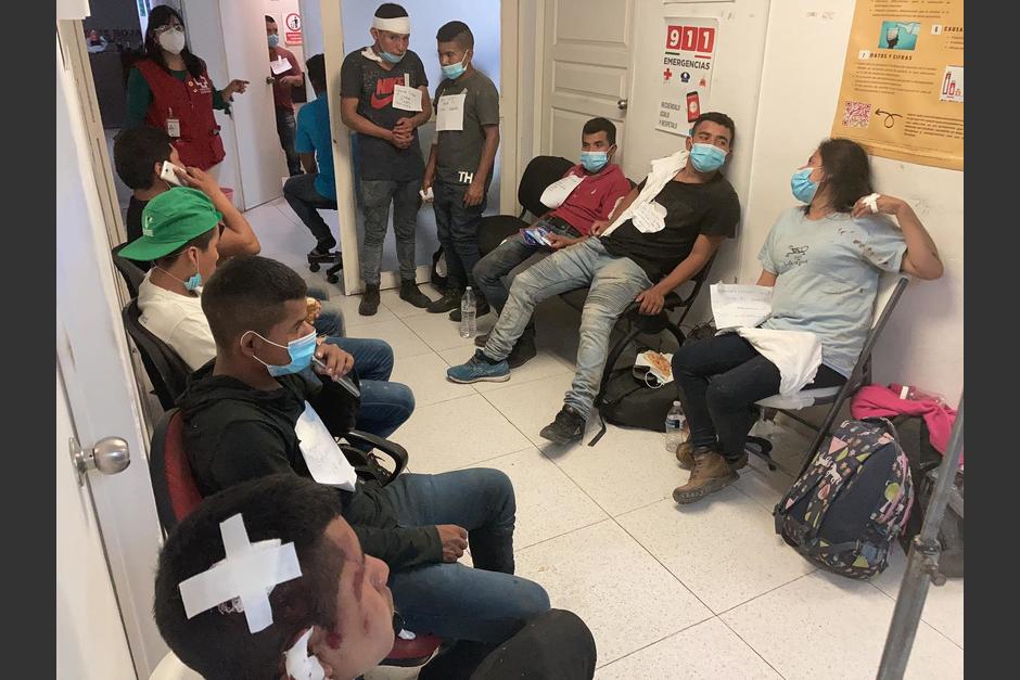 Los guatemaltecos accidentados fueron trasladados a varios centros asistenciales en Chiapas. (Foto: Twitter/ Isaín Mandujano)