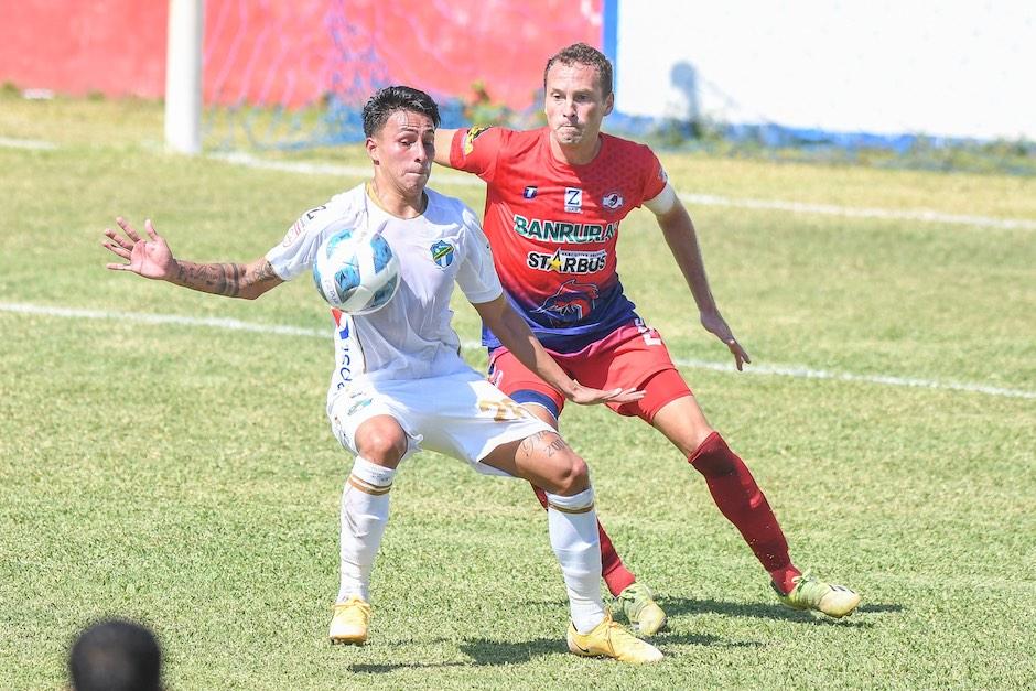 Comunicaciones se enfrent&oacute; a Iztapa en el juego de ida de los cuartos de final. (Foto: Nuestro Diario)