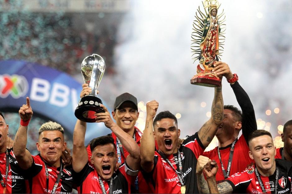 El Atlas volvió a levantar la copa de la Liga MX tras vencer al León en penales. (Foto: AFP)