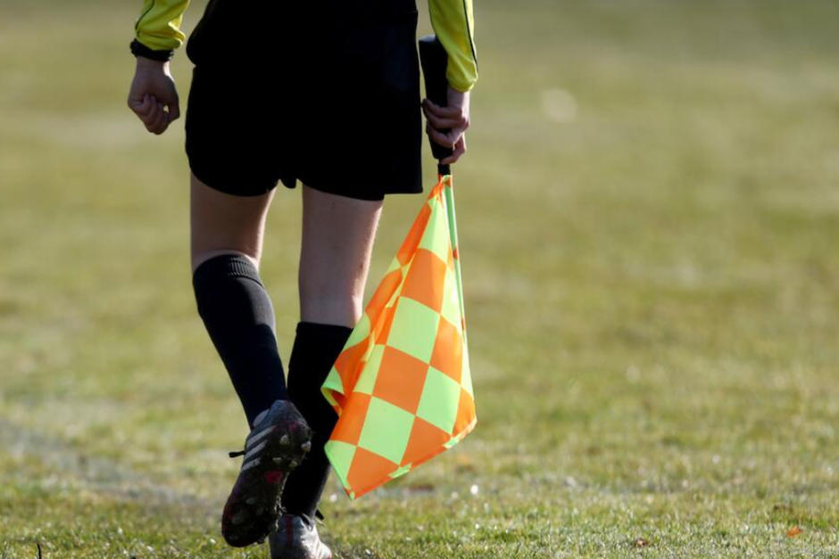 El &aacute;rbitro le dio un gran mensaje a los jugadores. (Foto: AFP)