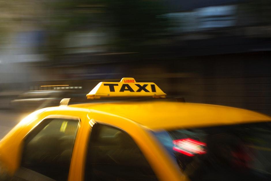 Una mujer fue acosada por el taxista que le brindó un servicio, por ello grabó el momento y lo subió a redes sociales. (Foto: Pexels)