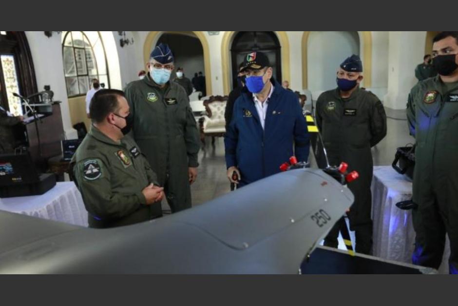 En noviembre pasado el mandatario acudió a una actividad con la Fuerza Aérea de Guatemala. (Foto: SCSPR)&nbsp;