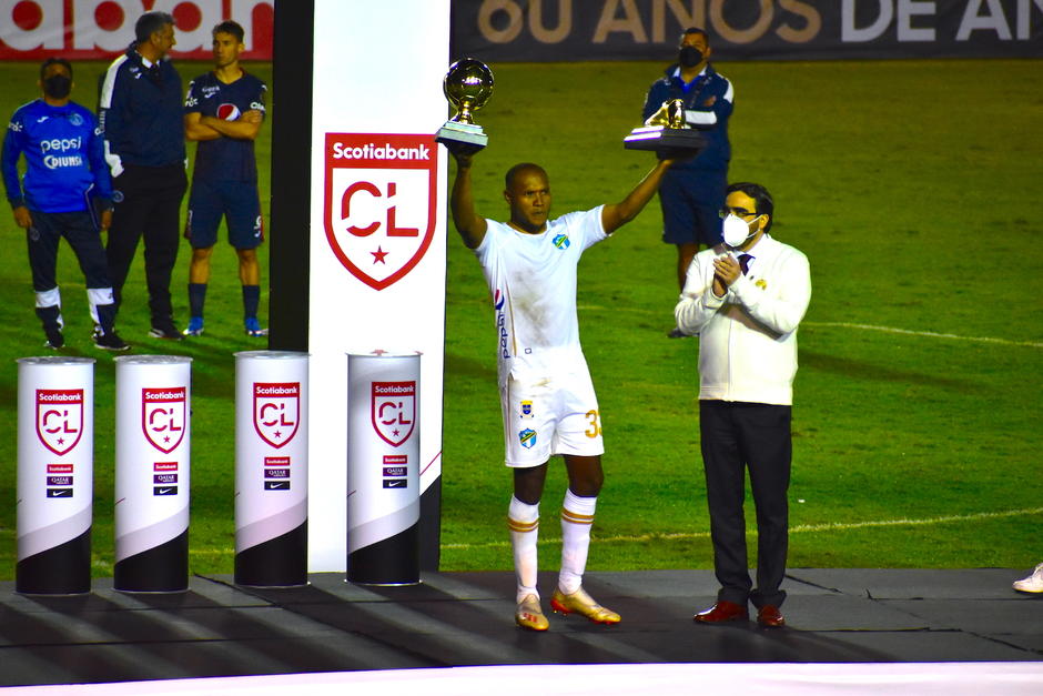 Juan Anangonó fue la estrella de la noche por sus goles y una asistencia. (Foto: Fredy Hernández/Soy502)