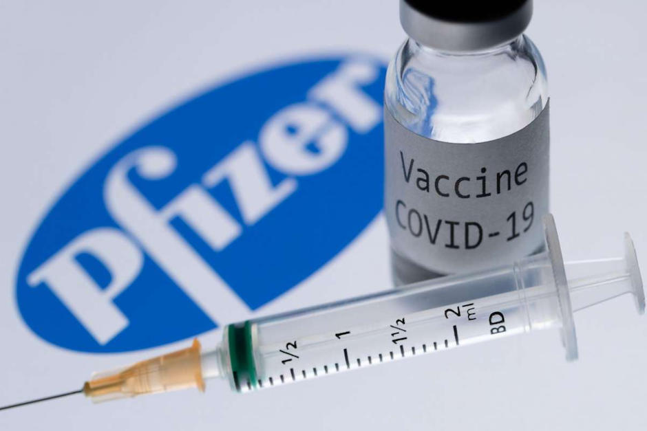 Anuncian la llegada de un nuevo lote de vacunas de la marca Pfizer. (Foto: AFP)