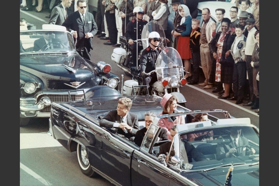 John F. Kennedy fue asesinado en noviembre de 1963 al ser mortalmente herido por dispararon mientras circulaba en el vehículo presidencial pro Dallas, Texas. (Foto: Wikipedia)