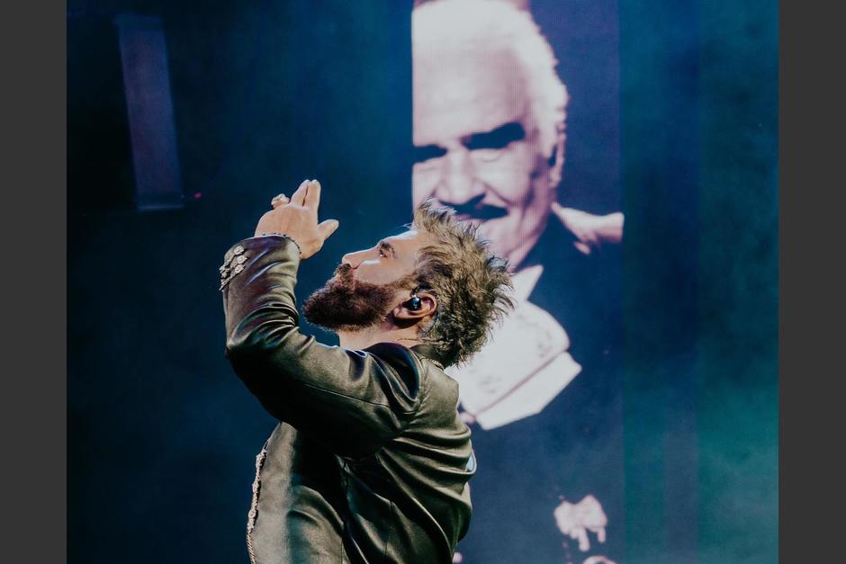 Alejandro Fernández estrujó el corazón de sus admiradores durante el concierto. (Foto: Facebook/Alejandro Fernández)