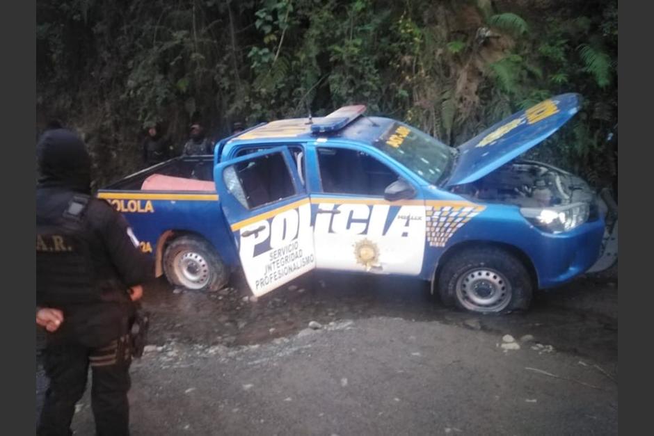 Una autopatrulla de la PNC es localizada junto a 13 personas fallecidas en la aldea Chiquix, de Nahualá, Sololá. (Foto: PNC)