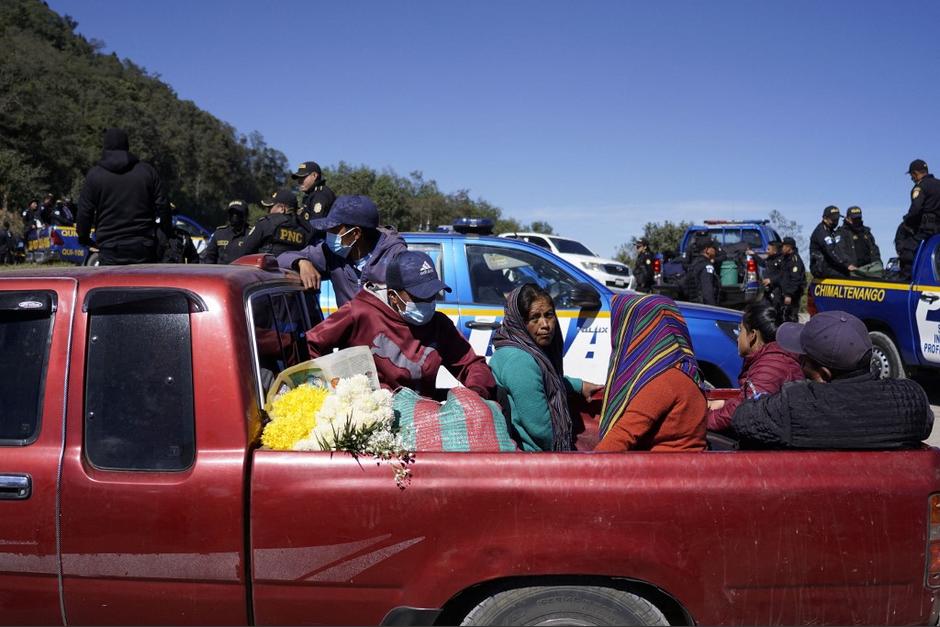 Doce personas fueron localizadas fallecidas luego de una emboscada donde tambi&eacute;n muri&oacute; un agente de la PNC. (Foto: AFP)