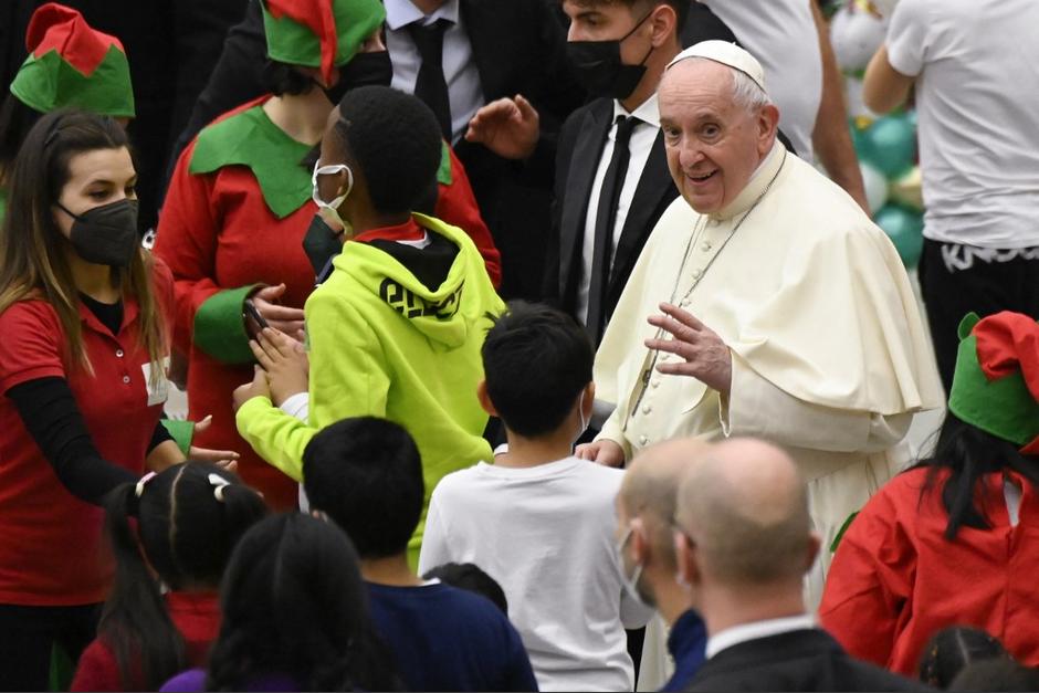 El papa Francisco se reuni&oacute; con ni&ntilde;os durante una audiencia especial el 19 de diciembre de 2021 en la ciudad del Vaticano. (Foto: AFP)