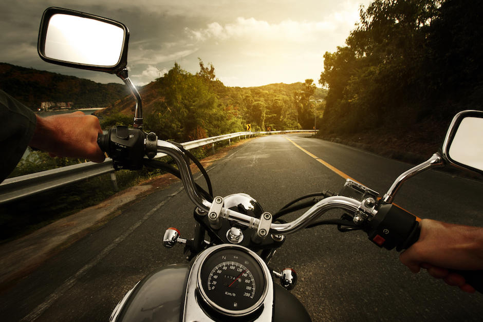 Pareja pone en riesgo a menor en una motocicleta. (Foto: Shutterstock)&nbsp;
