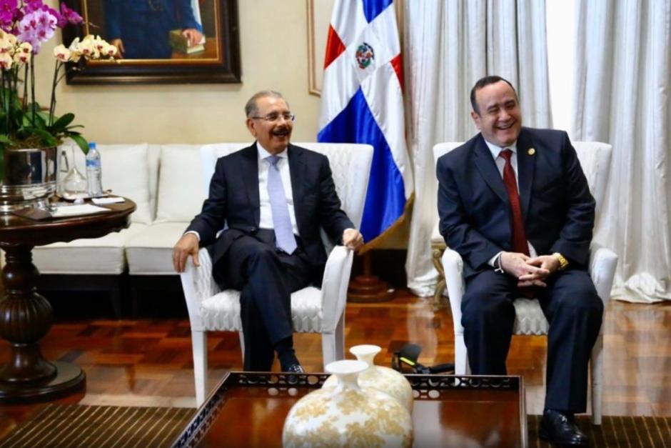 Giammattei junto a Danilo Medina el 1 de noviembre de 2019. (Foto: Twitter @GobiernoDaniloMedina&nbsp;
