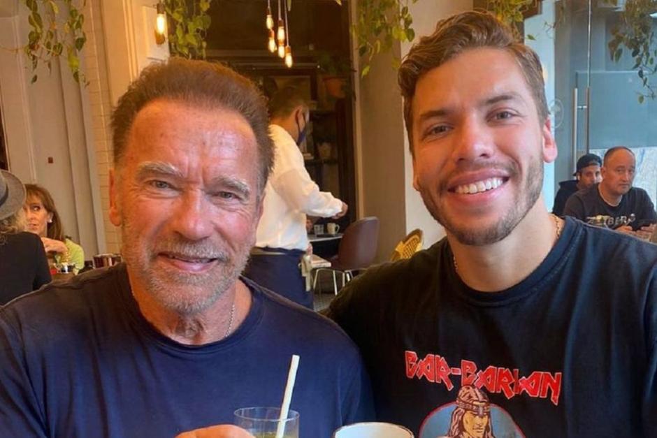 Joseph Baena junto a su padre Arnold Schwarzenegger. (Foto: redes sociales)&nbsp;