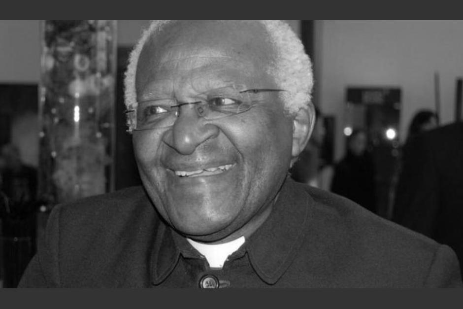 El arzobispo Desmond Tutu, galardonado con el Premio Nobel de la Paz, murió el domingo a los 90 años. (Foto:&nbsp;www.lavanguardia.com)