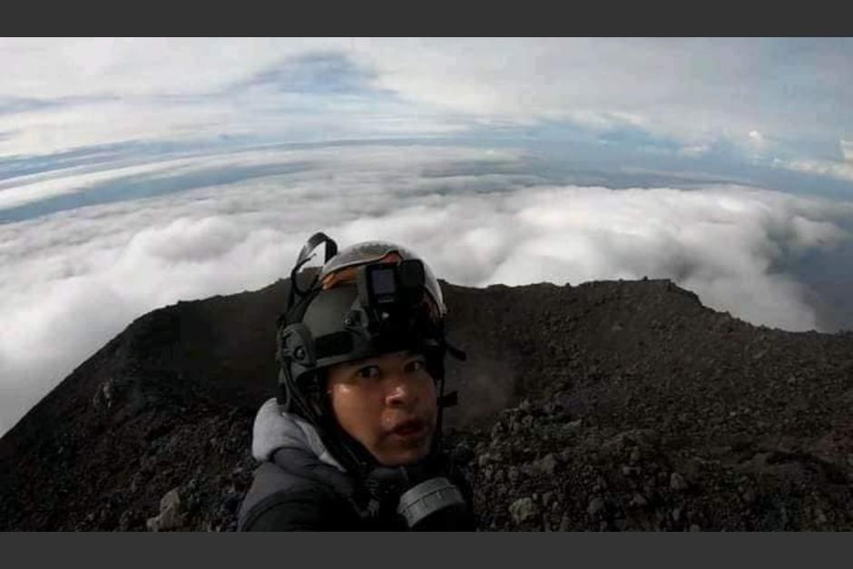 El mexicano comparti&oacute; las fotograf&iacute;as que logr&oacute; captar del cr&aacute;ter del volc&aacute;n de Fuego. (Foto: redes sociales)