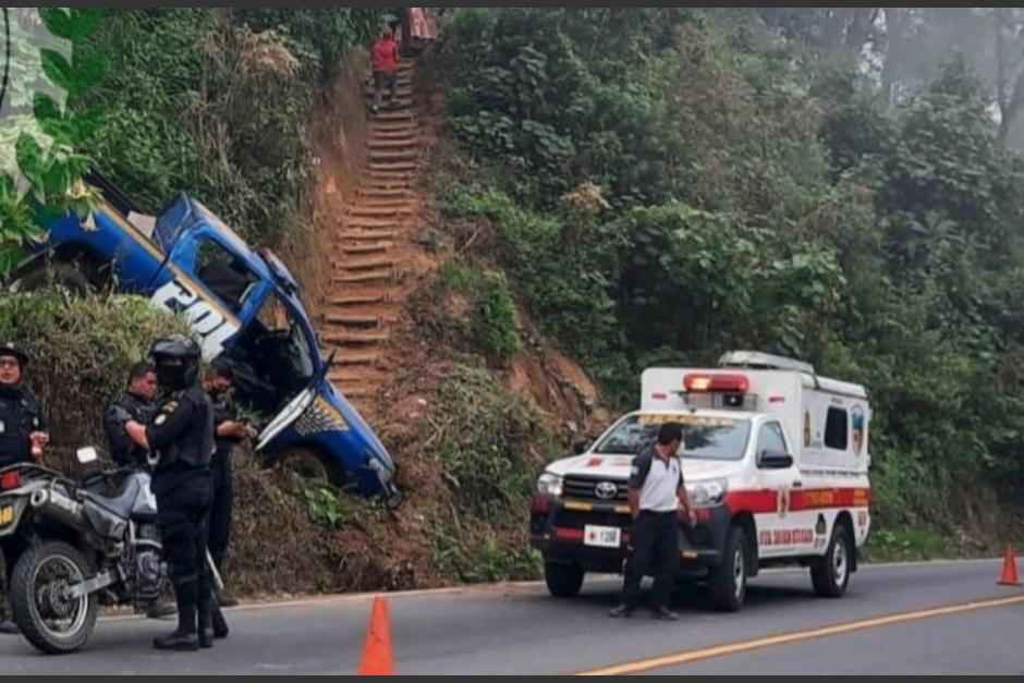 Bomberos de la localidad atendieron a los agentes con crisis nerviosa. (Foto: CBV)&nbsp;