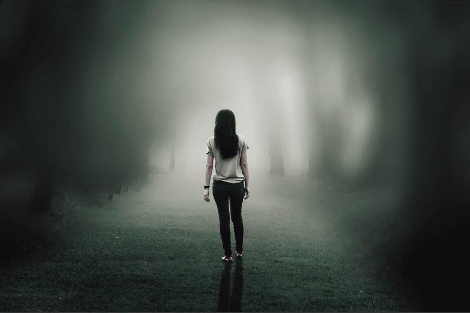 La joven fue encontrada caminando temerosa por la calle. (Foto: Shutterstock)