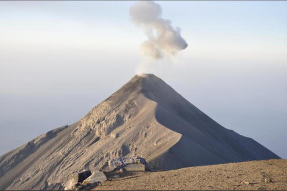 Autoridades municipales y de prohibieron el ascenso al volc&aacute;n de Fuego. (Foto: Archivo/Soy502)
