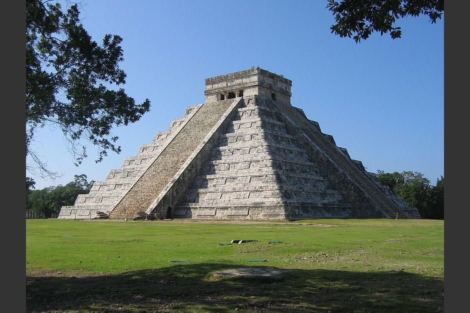 La mujer ascendi&oacute; por El Castillo, pese a la prohibici&oacute;n para escalar sobre la estructura. (Foto:&nbsp;Raymond Ostertag)