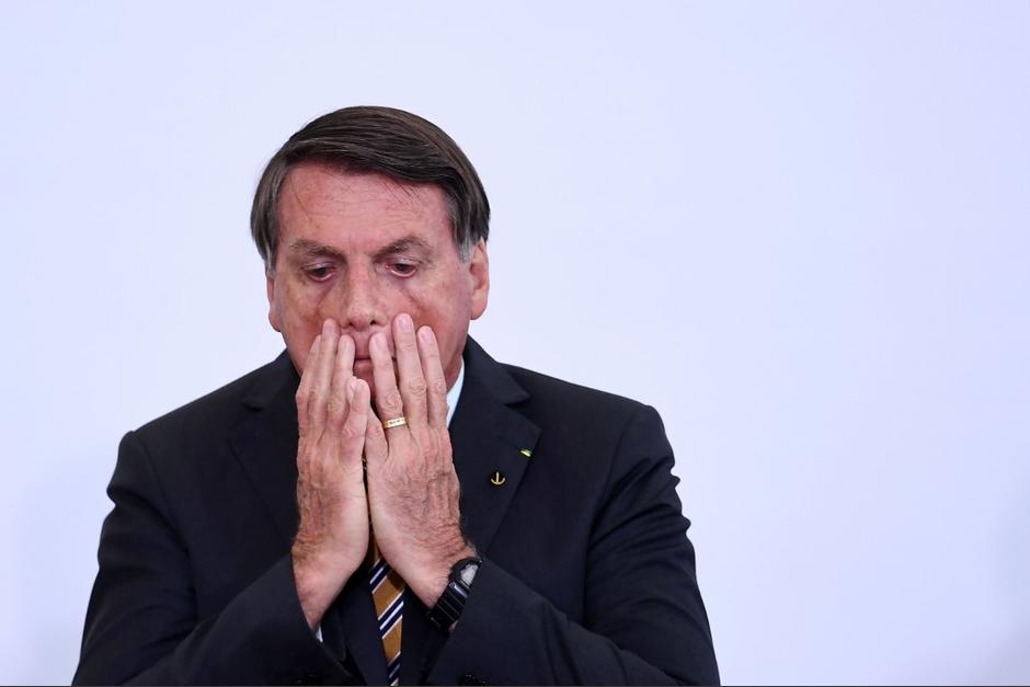 El presidente de Brasil, Jair Bolsonaro, explic&oacute; que no puede hacer nada por culpa de "ese virus potenciado por la prensa". (Foto: AFP)